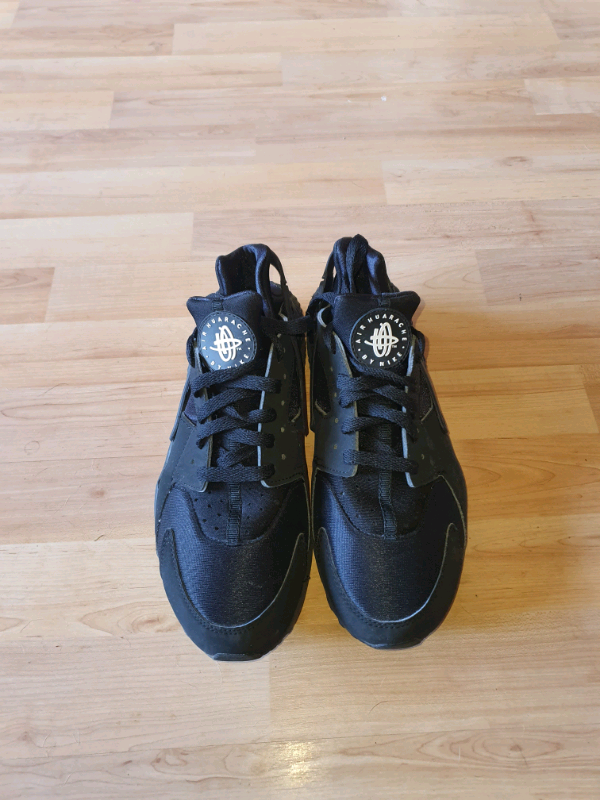 black huaraches size 9